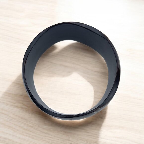 Wavy Edge Resin Bangle with Etched Design - Organic Bohemian Bracelet - Picture 3 of 4